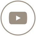 Kreis in beige mit Youtube Logo in der Mitte als Icon auf weißem Hintergrund