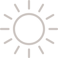 Icon einer Sonne bestehend aus hellgrauen Linien auf weißem Hintergrund