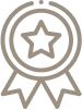 Siegerschleife mit Stern in der Mitte als Icon aus beigen Linien